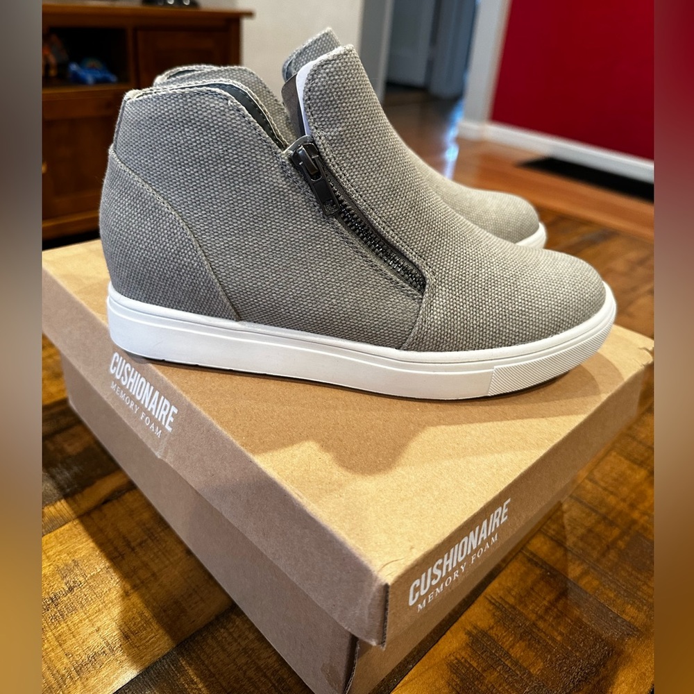 Cushionaire Sneakers . Size 7. New with box